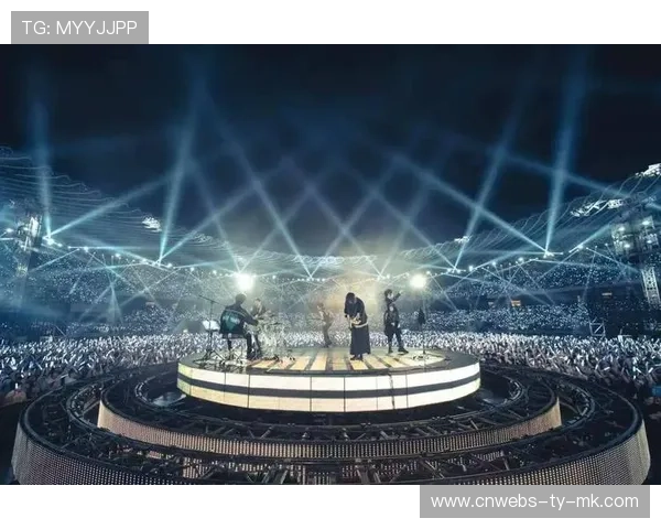 深圳大运中心游泳馆晚间场场爆满,粤语加油声成特色 深圳大运中心游泳馆晚间场场爆满,粤语加油声成特色